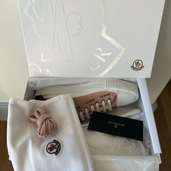 MONCLER Glisserie Logo Canvas Low-Top Sneakers - Picture 3 of 12